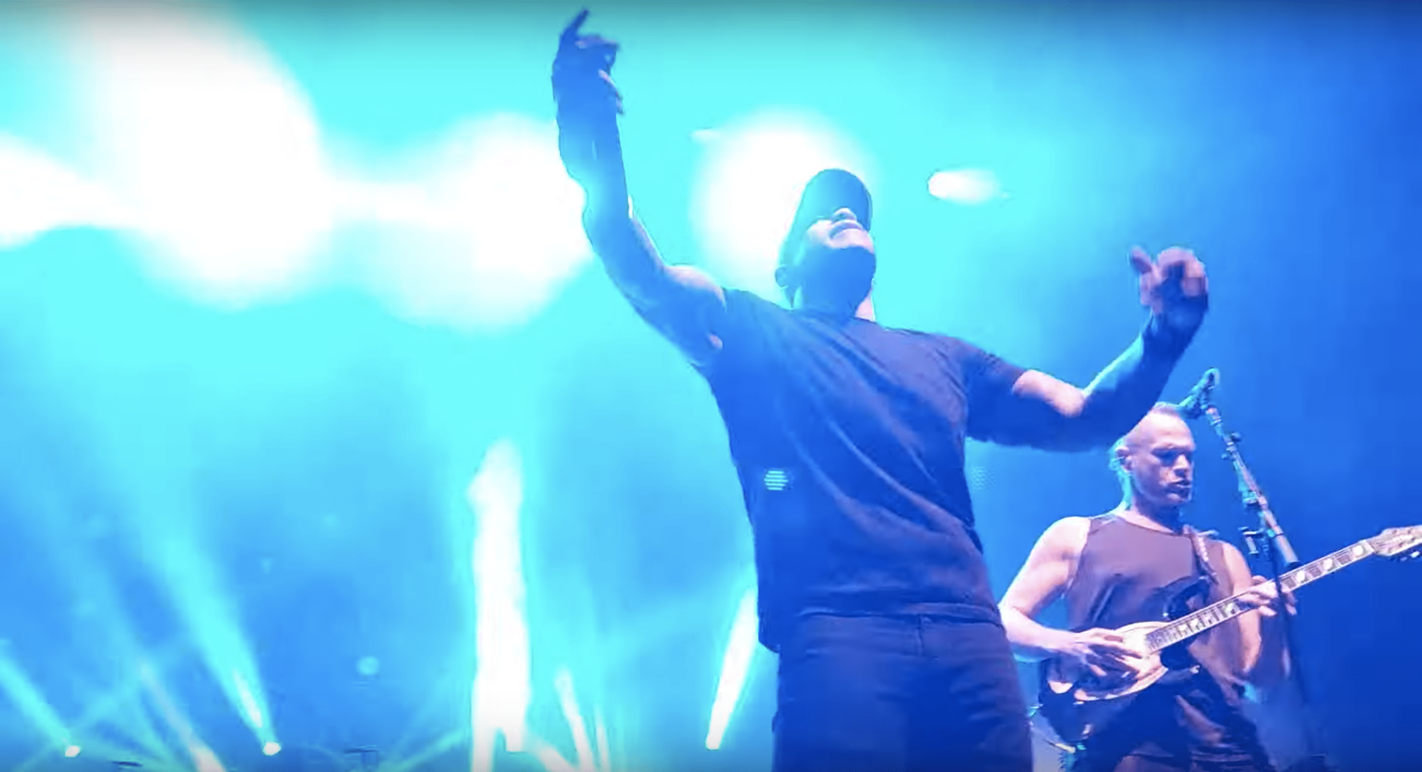 Watch: HOWARD JONES Joins KILLSWITCH ENGAGE On Stage For Three Songs HOWARD JONES Joins KILLSWITCH ENGAGE