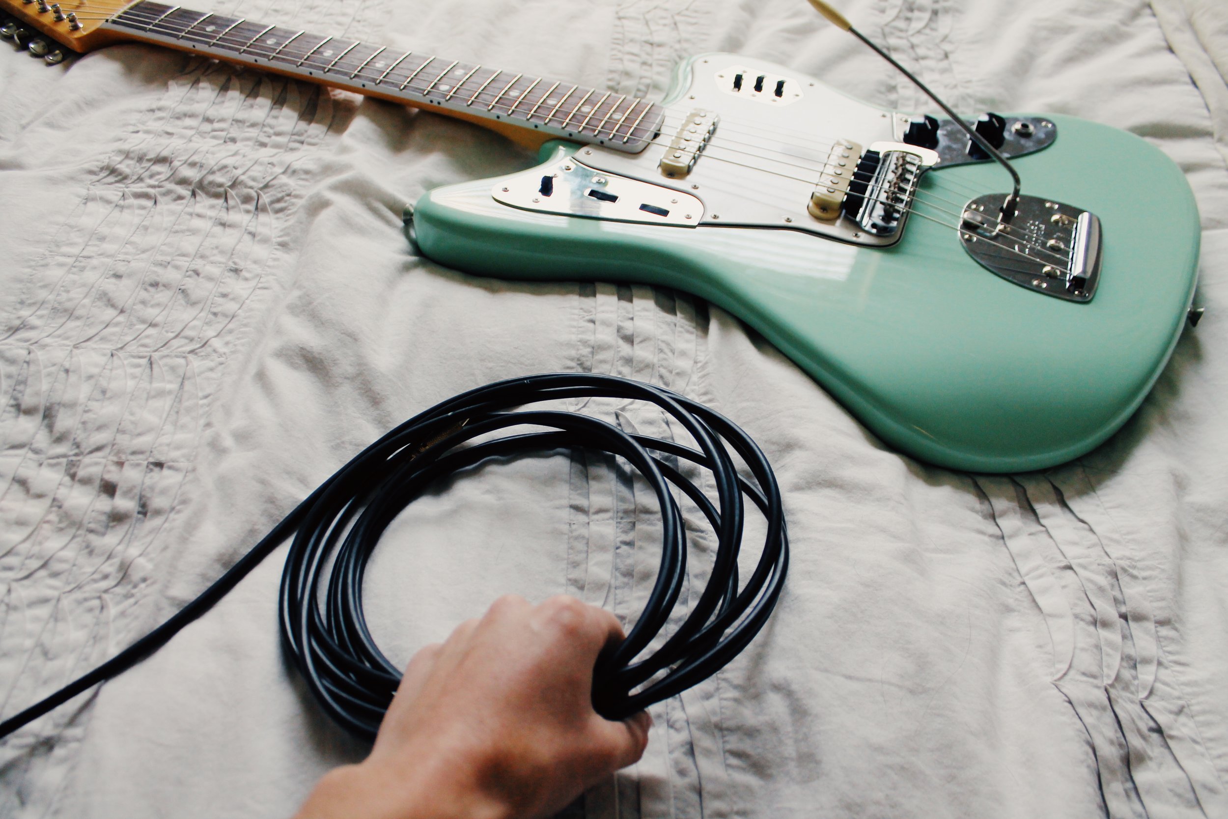 Top 5 Guitar Cables: Pros and Cons for Every Musician