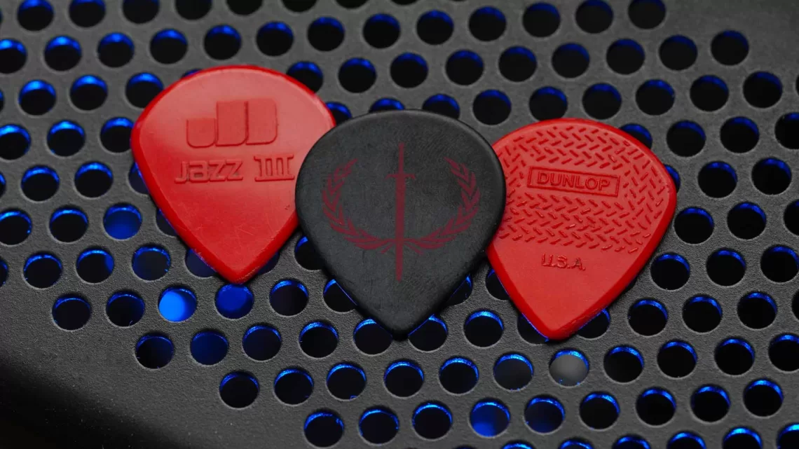 The Complete Guide to Choosing the Best Guitar Picks: Types, Materials, and Tips for Every Musician